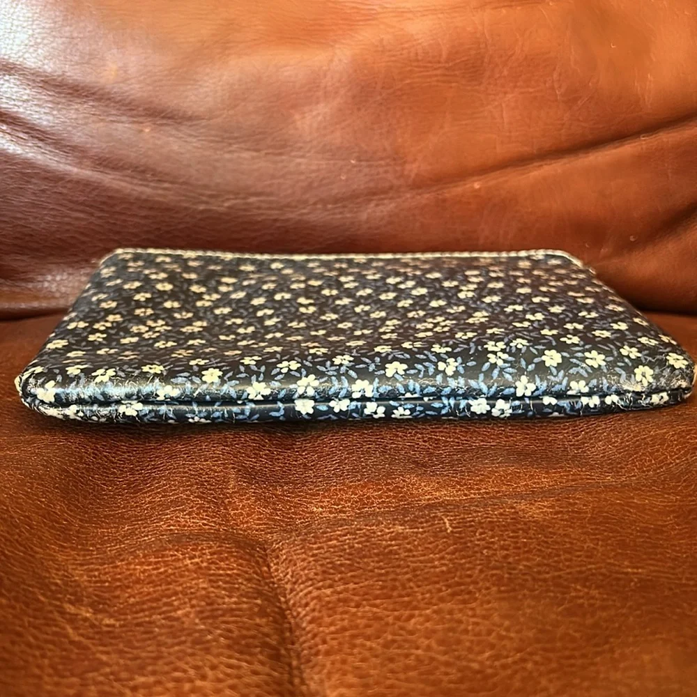 Patricia Nash Pouch - Picture 4 of 8